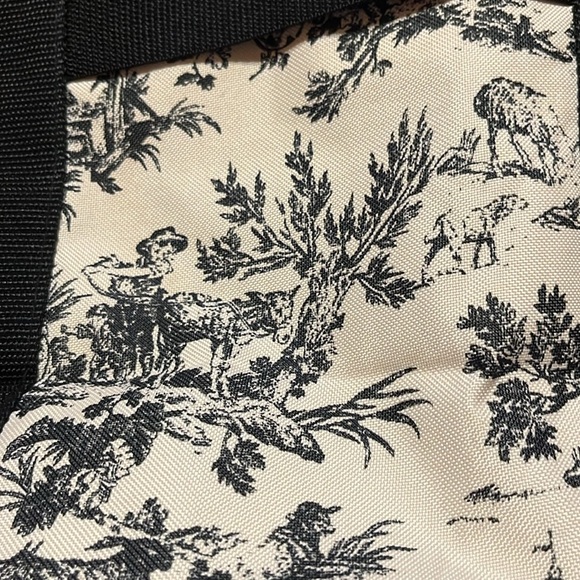 Toile print ..non branded bag - Picture 3 of 10